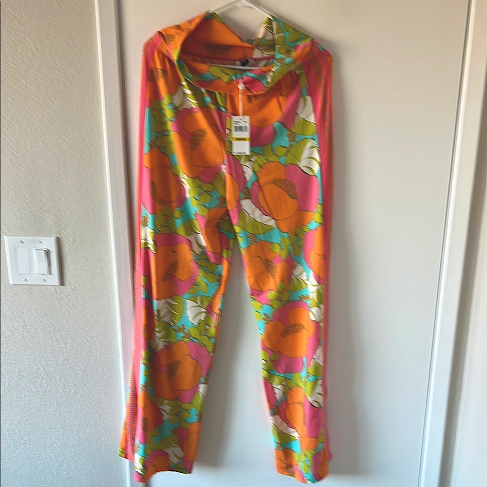 Trina Turk Vibrant Floral Print Pants. NWT.